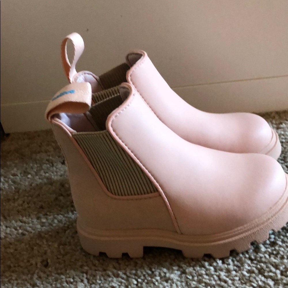 Toddler size 6 native boots